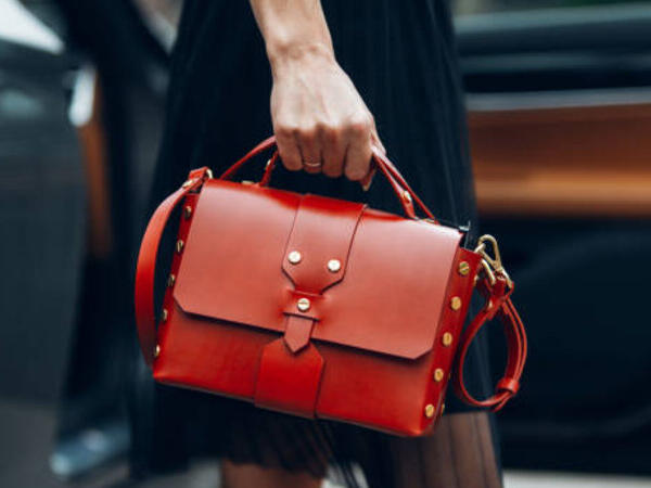 Bakıda pul tapdığı barədə telekanala məlumat verdi, cəzalandırıldı