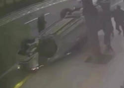 “İçərişəhər” yaxınlığında ağır qəza - maşın aşdı - <span class="color_red">VİDEO</span>