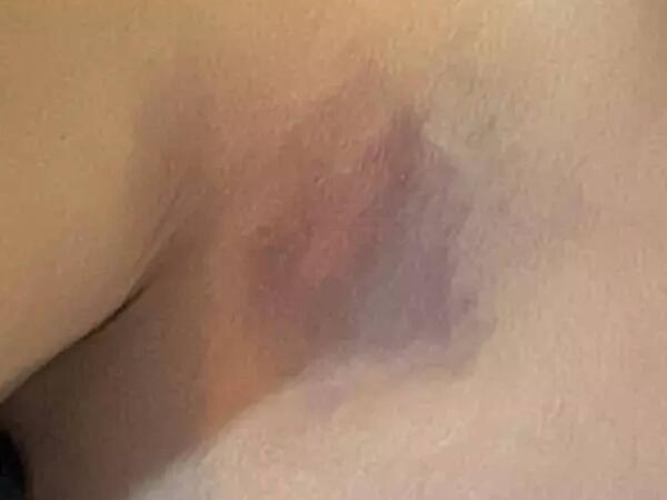 İş adamı aktrisa arvadını döydü - FOTO