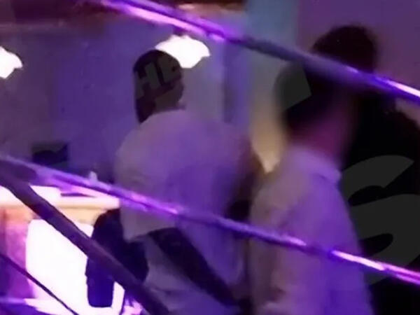 Onunla şəkil çəkdirmək istəyən azarkeşə kəllə vurdu, həbs edildi - FOTO