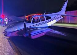 Təyyarə magistral yolda maşınla toqquşdu - Anbaan görüntülər