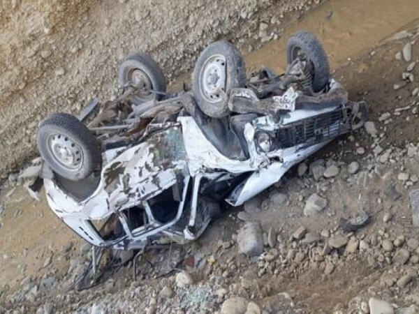 Lerikdə avtomobil dərəyə aşdı - Ölən var