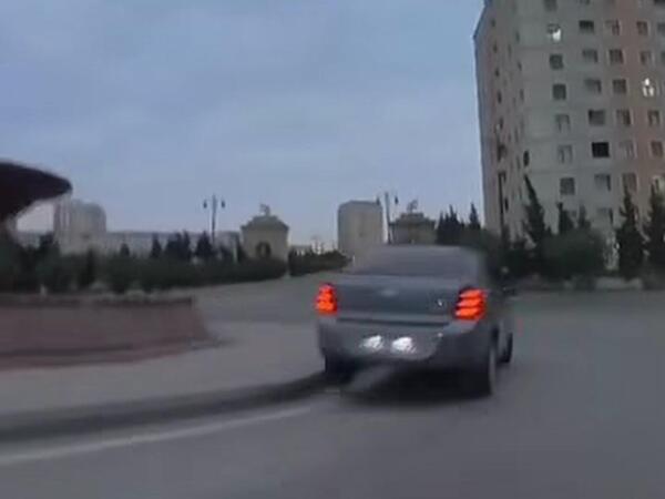 Sumqayıt Bulvarında təhlükəli dairə: sürücülər tələyə düşür