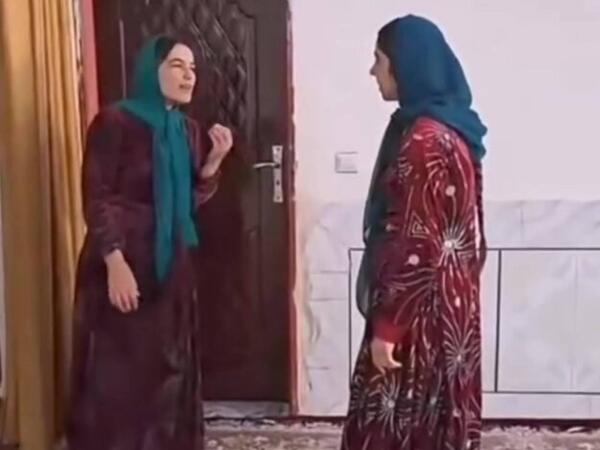 İki arvadla eyni evdə yaşayan kişi günlük həyatını VİDEOya çəkdi