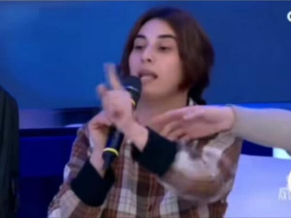 Əri verilişə gəldi: sevincindən onu yerə SƏRDİ - <span class="color_red">VİDEO</span>