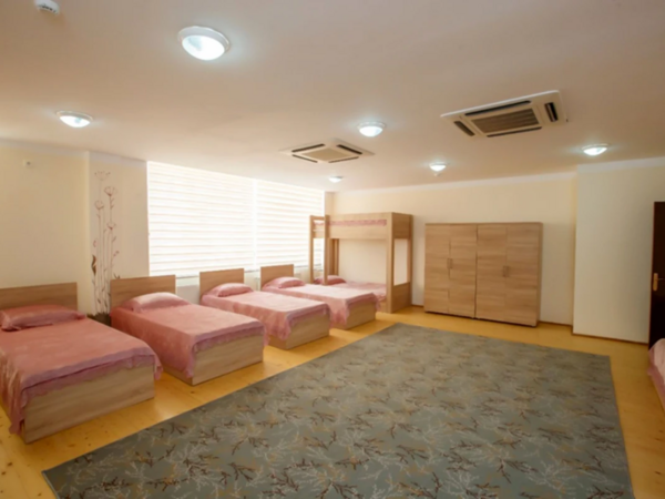 Bakıda sığınacaqda çəkilən görüntü ürək parçaladı: uşaq hər gecə bunu edirmiş... - <span class="color_red">VİDEO</span>