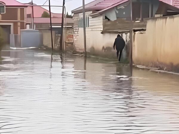 Bakıda leysan: Qəsəbələri su basdı, azyaşlı yaralandı - <span class="color_red">VİDEO</span>