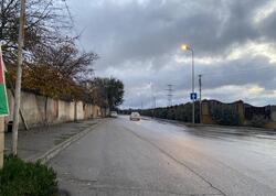 Bakıda səkiyə çirkab suyu axır - İyrənc vəziyyət yaranıb - FOTO