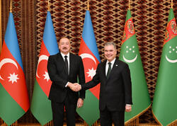 İlham Əliyev Qurbanqulu Berdiməhəmmədova zəng edib