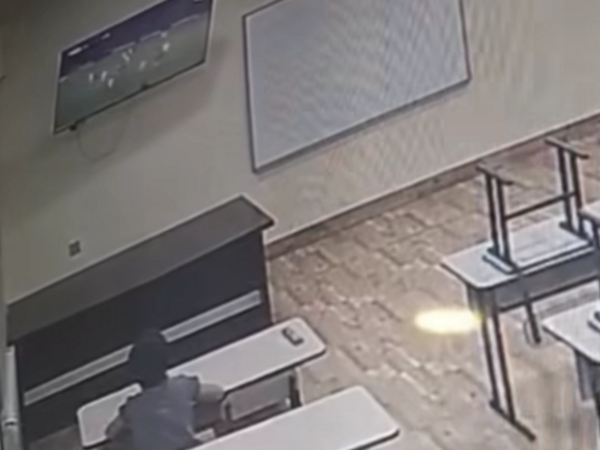 Sığınacaqda azyaşlının &quot;Qarabağ&quot; sevgisi: Oyunu izləmək üçün icazə alıb... - VİDEO