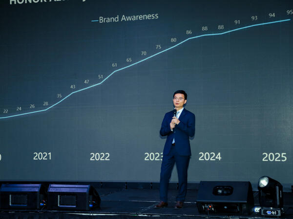 HONOR brendinin 5 illiyi və inkişaf strategiyası təqdim olundu - FOTO
