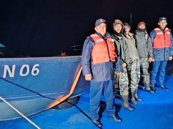 Xəzərdə köməksiz qalan 3 balıqçı xilas edildi - <span class="color_red">VİDEO</span>