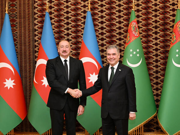 İlham Əliyev Qurbanqulu Berdiməhəmmədova zəng edib