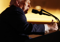 “Trampın əli çox salamlaşmaqdan göyərib” - FOTO