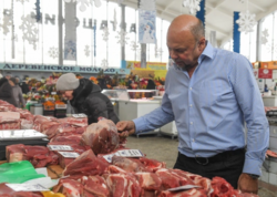 Donuz əti yeyən kişi infarkt keçirdi