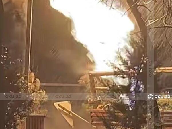 Bakıda iki avtomobil toqquşdu - Yanğın başladı - <span class="color_red">FOTO</span>