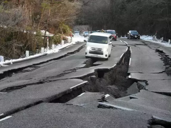 Yaponiya yenidən güclü zəlzələ - Sunami xəbərdarlığı edildi - <span class="color_red">FOTO</span>