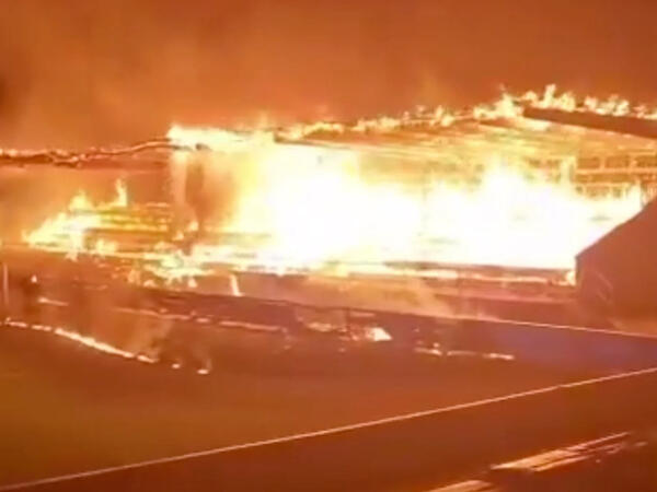 Komanda gerilədi, azarkeşlər stadionu yandırdı - <span class="color_red">FOTO</span>