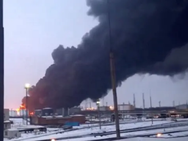 Rusiyanın 5 ən böyük neft zavodundan biri vuruldu - VİDEO
