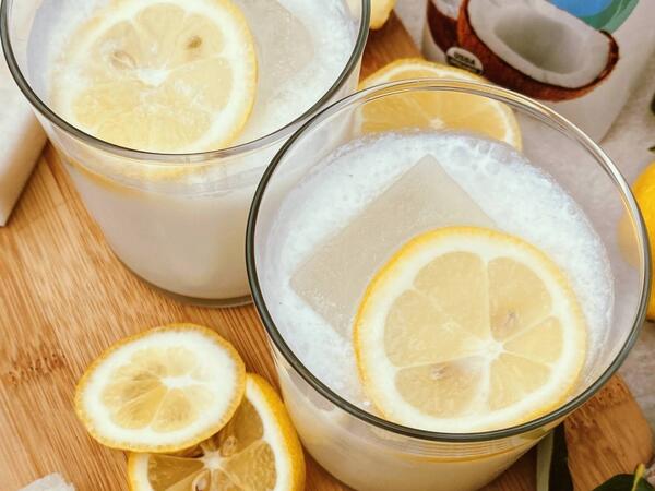 Südə limon suyu sıxanda görün nə baş verir - Marketə getməyə ehtiyac qalmadı - VİDEO