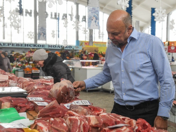 Donuz əti yeyən kişi infarkt keçirdi