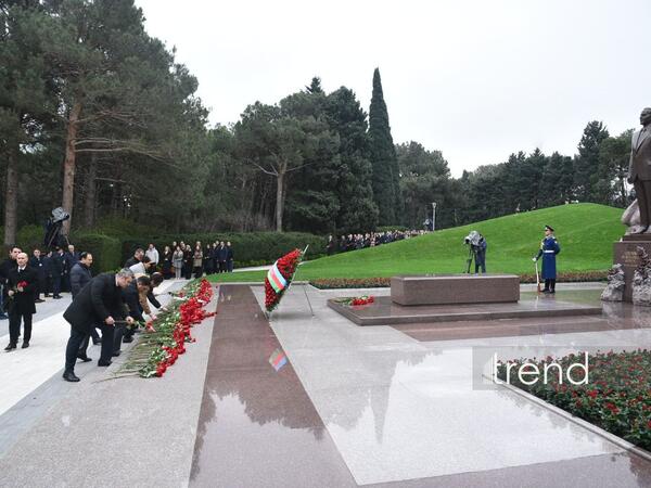 Azərbaycan xalqı Ulu Öndər Heydər Əliyevin xatirəsini yad edir - FOTO