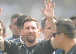 Messini görə bilməyən azarkeşlər stadionu &quot;alt-üst etdilər&quot; - <span class="color_red">FOTO</span>