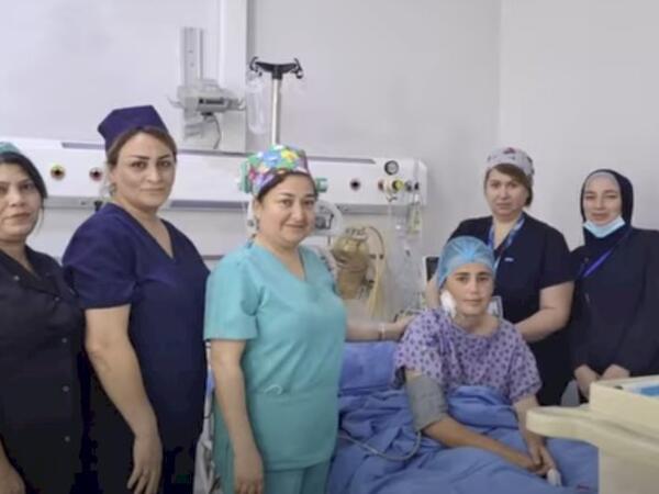 Əməliyyat olunan 6 uşaq anasının ürəyi dayandı - Bir saat sonra həyata qaytarıldı - <span class="color_red">ANBAAN VİDEO</span>