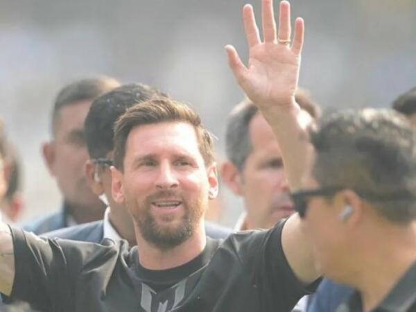 Messini görə bilməyən azarkeşlər stadionu &quot;alt-üst etdilər&quot; - <span class="color_red">FOTO</span>