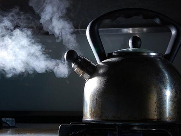 Astarada gəlin qayınanası və baldızını qaynar çayla yandırdı