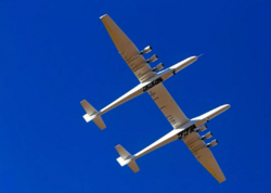 Qanadları futbol meydançasından böyük olan nəhəng təyyarənin uçuşu baş tutdu