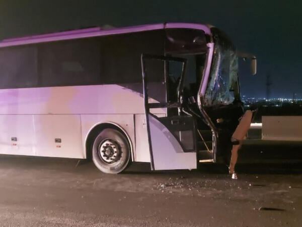 Saray körpüsündə avtomobil ilə avtobus TOQQUŞDU - yaralanan var - <span class="color_red">FOTO</span>