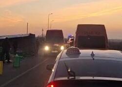 Üç avtomobil toqquşdu - Broyler toyuqları ətrafa dağıldı