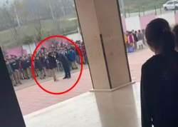 Türkiyədə direktor məktəbin həyətində şagirdi DÖYDÜ, araşdırma başlandı - <span class="color_red">VİDEO</span>