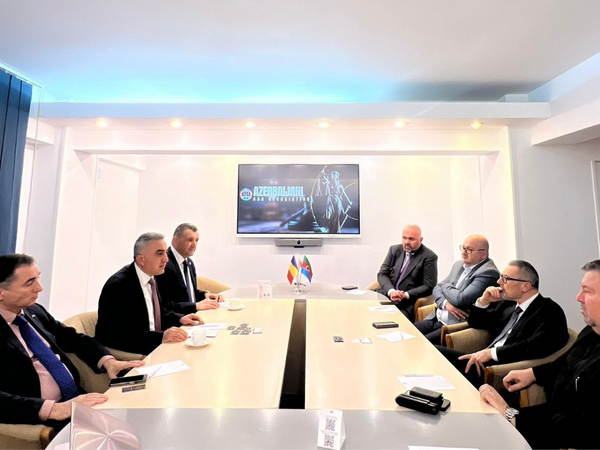 Vəkillər Kollegiyasının rəhbərliyi Rumıniya Vəkillər Kollegiyasının İllik Konfransında iştirak edib - FOTO