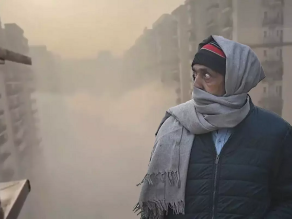 Hindistanda fövqəladə vəziyyət – Yüzlərlə uçuş və qatar gecikdi - <span class="color_red">FOTO</span>