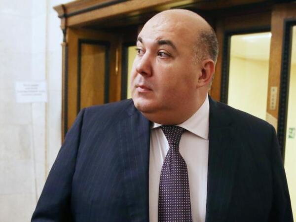 Rusiyada əmlakları alınan deputat axtarışa verildi