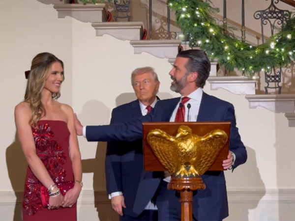 Trampın oğlu onunla nişanlandı - <span class="color_red">VİDEO</span>