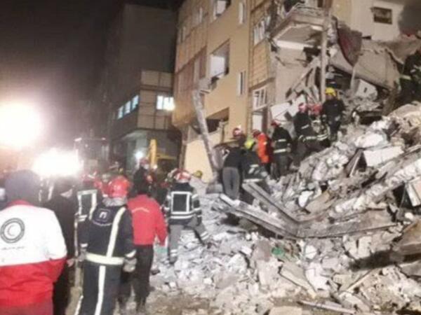 Tehranda yaşayış binası çökdü: Dağıntılar altında qalanlar var