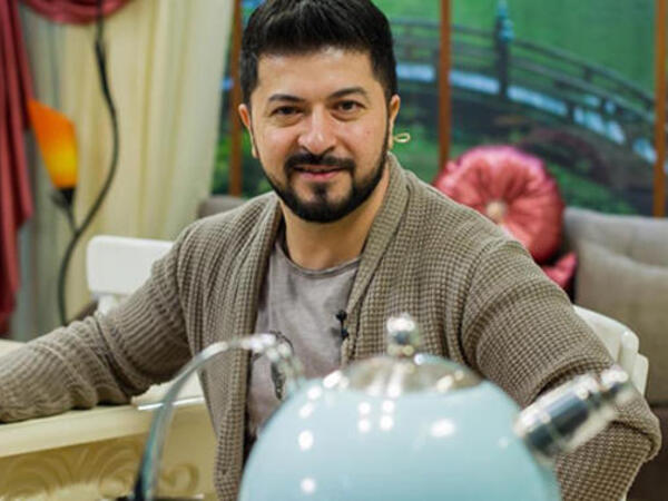 Aparıcının müğənnilərə dediyi söz QINANDI: “Bunları aparasan bağa, gətirməyəsən” - <span class="color_red">VİDEO</span>