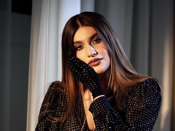 Rəqsanənin qızının əl-ələ görüntüləndiyi müğənni KİMDİR? - <span class="color_red">VİDEO</span>