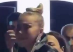 Səhnəyə qayıdan Rəqsanə hönkürdü - VİDEO