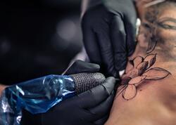 Azərbaycanda ananın qoluna döymə etdirib evə gələn qızına reaksiyası GÜNDƏM OLDU - <span class="color_red">VİDEO</span>