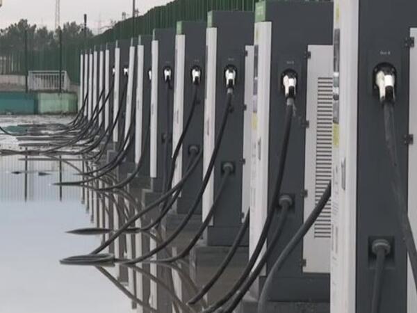 Bakıda elektrikdoldurma məntəqəsi su altında qaldı - <span class="color_red">VİDEO</span>