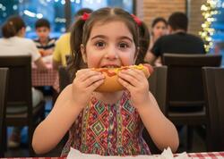 Tez-tez kolbasa, sosiska yeyən uşaqlarda hansı xəstəliklər yaranır? - VİDEO