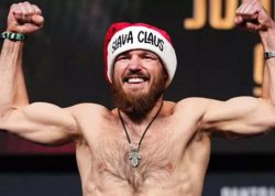 Rus döyüşçü UFC-dən <span class="color_red">uzaqlaşdırıldı</span>