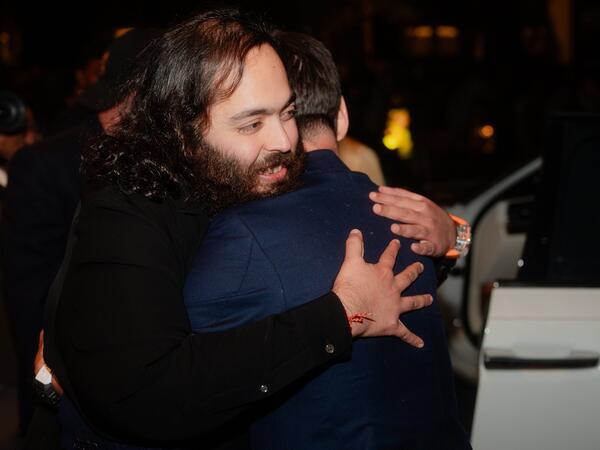 Toyu ilə dünyaya səs salan hindistanlı bu dəfə qonağı ilə gündəm oldu - <span class="color_red">FOTO</span>