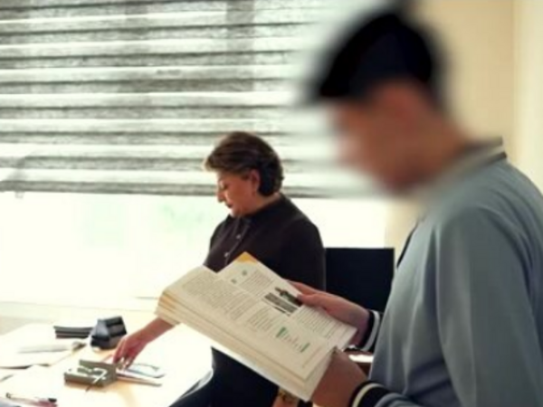 Üzündən oxuya bilmir, hər il yarısı ana dilindən kəsilir - Rus bölmələrində dil problemi - <span class="color_red">VİDEO</span>