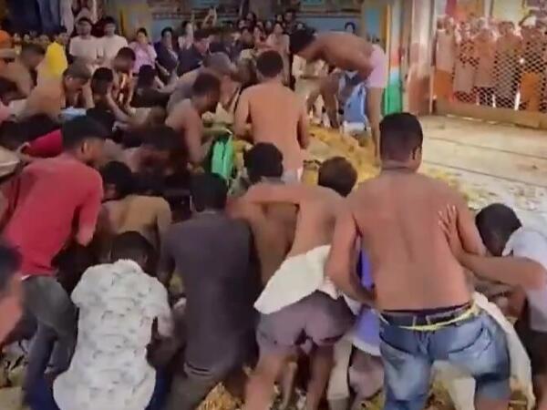 Yemək üçün bir-birilərini əzdilər - <span class="color_red">VİDEO</span>