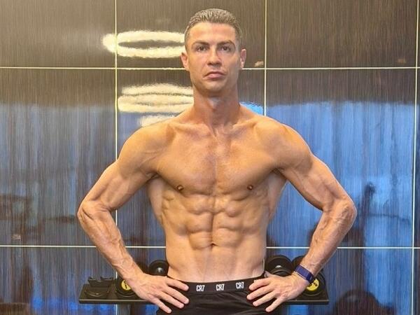 Ronaldo əzələlərini nümayiş etdirdi - <span class="color_red">FOTO</span>